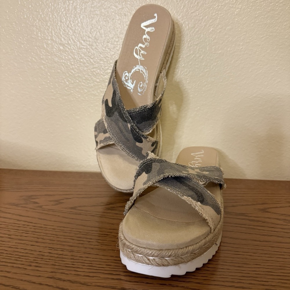 NWT Very G Laney Grey Camo Canvas Espadrille Platform Slide Sandals Size 10